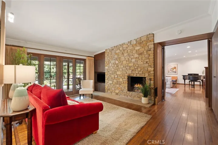 1455 La Perla, Long Beach, California 90815