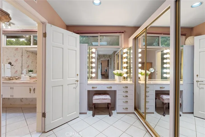 1455 La Perla, Long Beach, California 90815