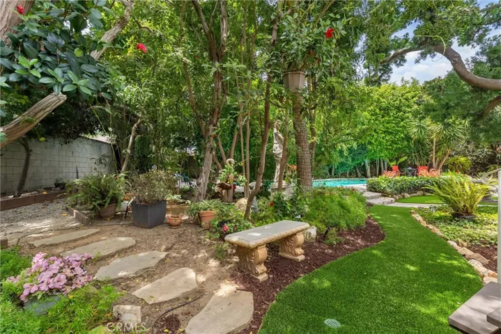 1455 La Perla, Long Beach, California 90815