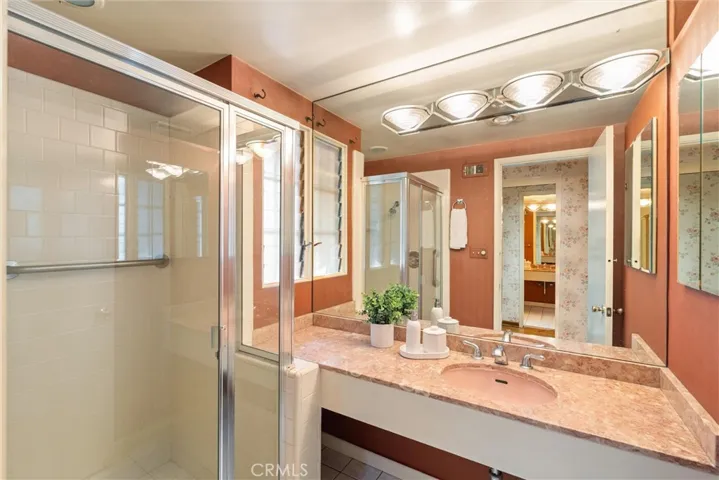 1455 La Perla, Long Beach, California 90815