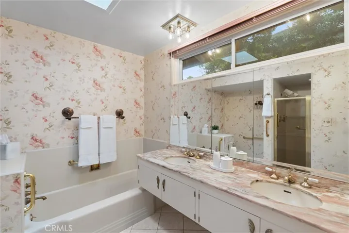 1455 La Perla, Long Beach, California 90815
