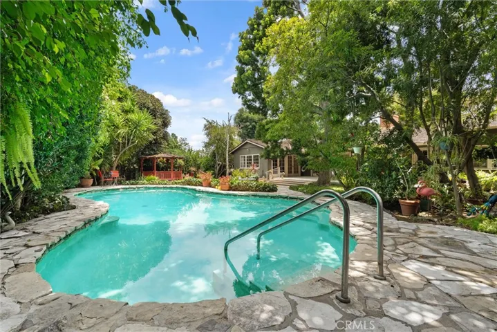 1455 La Perla, Long Beach, California 90815