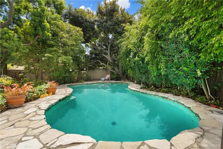 1455 La Perla, Long Beach, California 90815