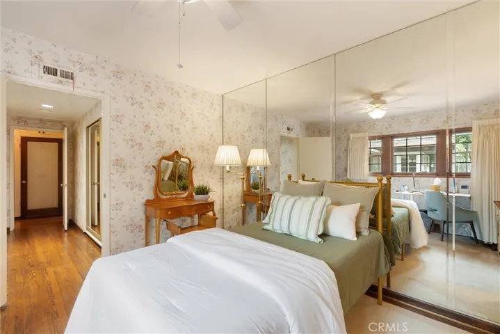 1455 La Perla, Long Beach, California 90815