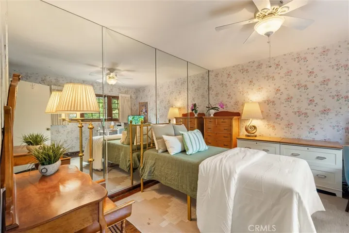 1455 La Perla, Long Beach, California 90815