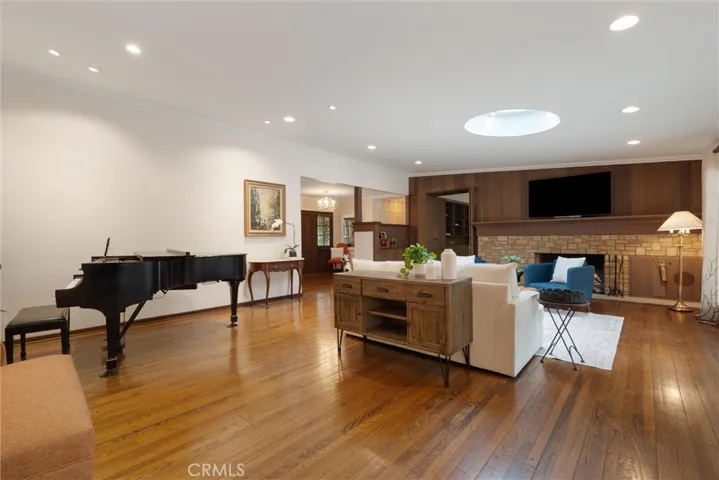 1455 La Perla, Long Beach, California 90815