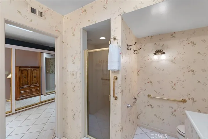 1455 La Perla, Long Beach, California 90815