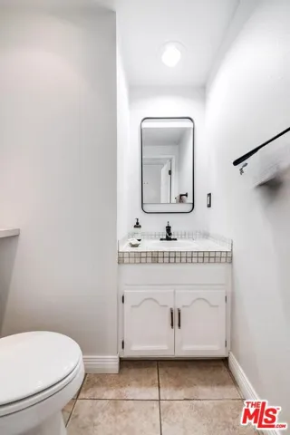 1/2 Bathroom