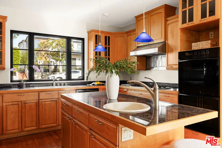 483 Arbramar Avenue, Pacific Palisades, California 90272
