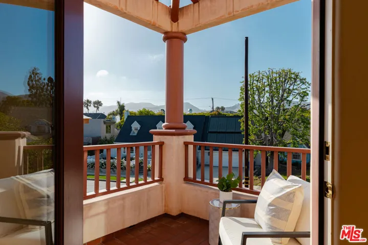 483 Arbramar Avenue, Pacific Palisades, California 90272