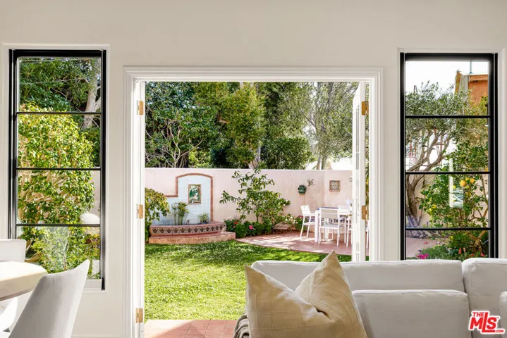 483 Arbramar Avenue, Pacific Palisades, California 90272