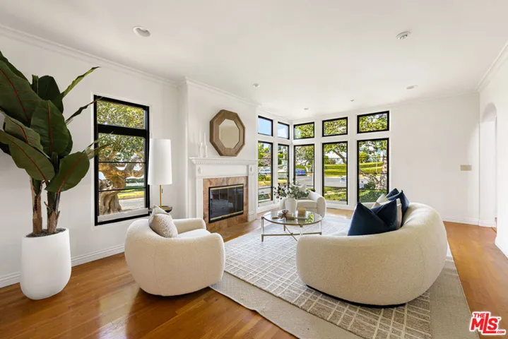 483 Arbramar Avenue, Pacific Palisades, California 90272