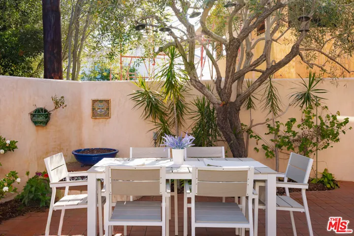 483 Arbramar Avenue, Pacific Palisades, California 90272