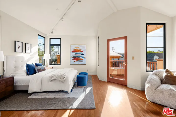 483 Arbramar Avenue, Pacific Palisades, California 90272