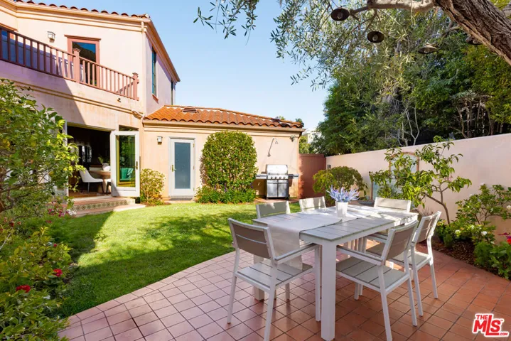 483 Arbramar Avenue, Pacific Palisades, California 90272