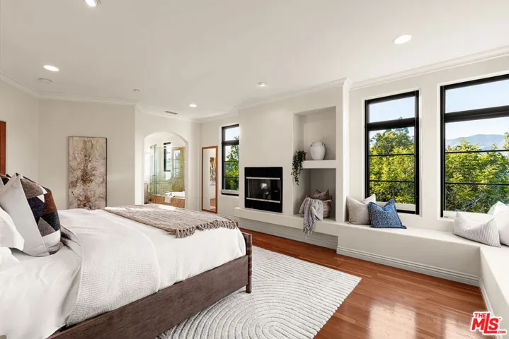 483 Arbramar Avenue, Pacific Palisades, California 90272