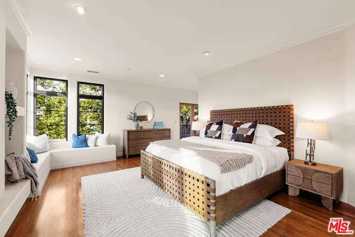 483 Arbramar Avenue, Pacific Palisades, California 90272