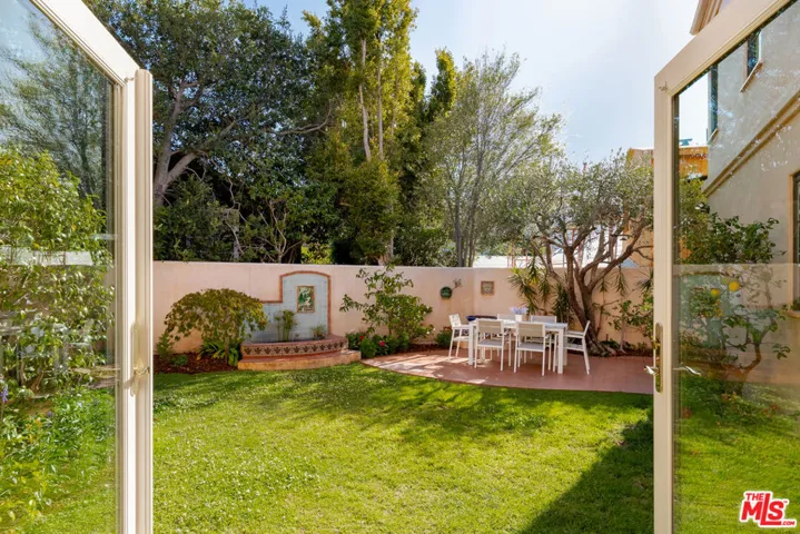 483 Arbramar Avenue, Pacific Palisades, California 90272