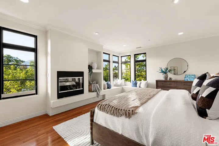483 Arbramar Avenue, Pacific Palisades, California 90272