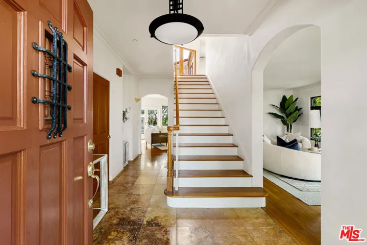 483 Arbramar Avenue, Pacific Palisades, California 90272