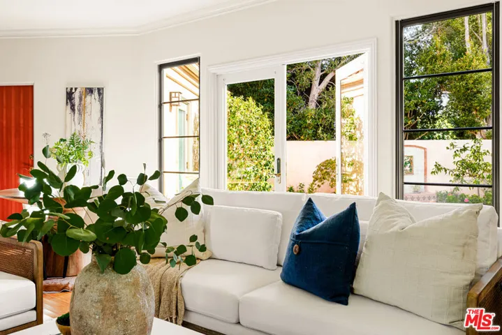 483 Arbramar Avenue, Pacific Palisades, California 90272