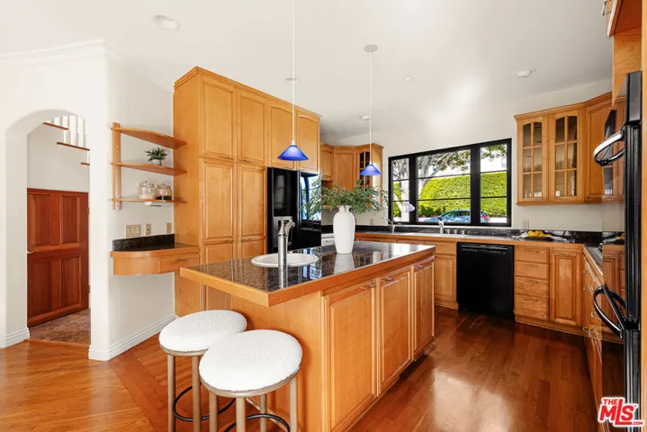 483 Arbramar Avenue, Pacific Palisades, California 90272
