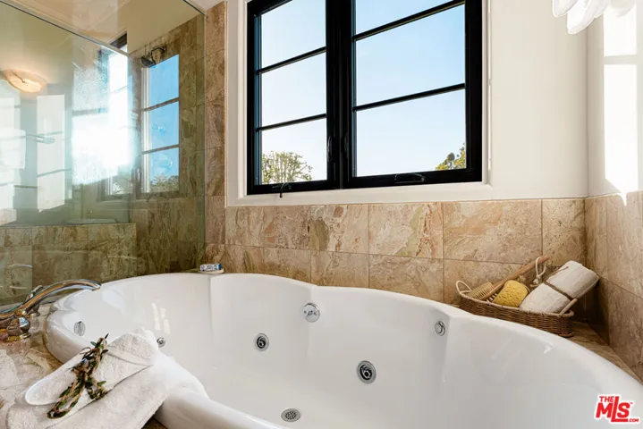 483 Arbramar Avenue, Pacific Palisades, California 90272
