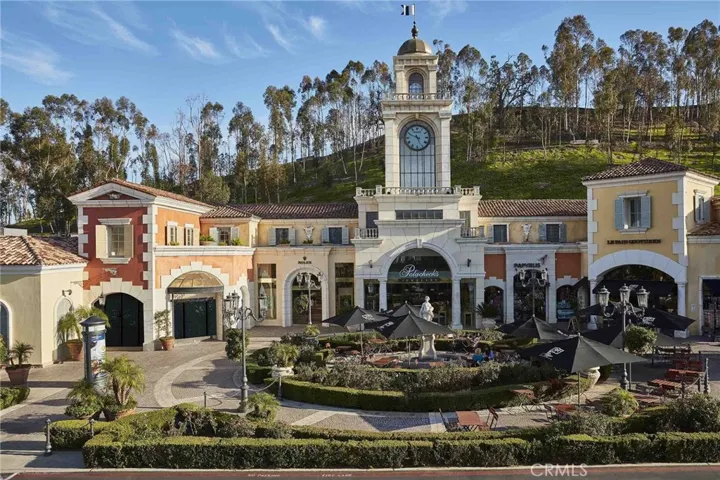 26261 Veva, Calabasas, California 91302