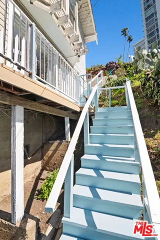 207 Ocean Avenue, Santa Monica, California 90402