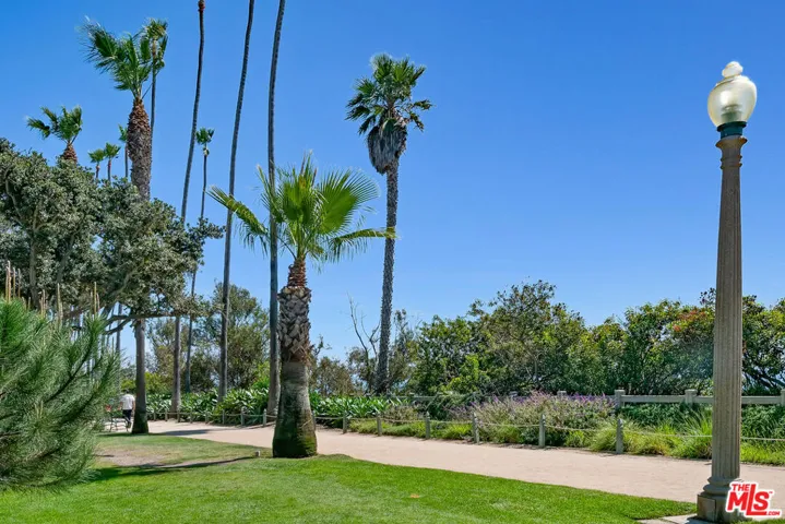 207 Ocean Avenue, Santa Monica, California 90402