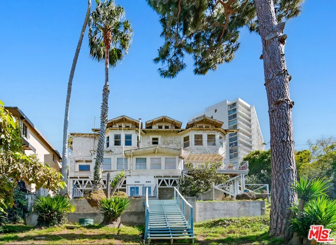 207 Ocean Avenue, Santa Monica, California 90402