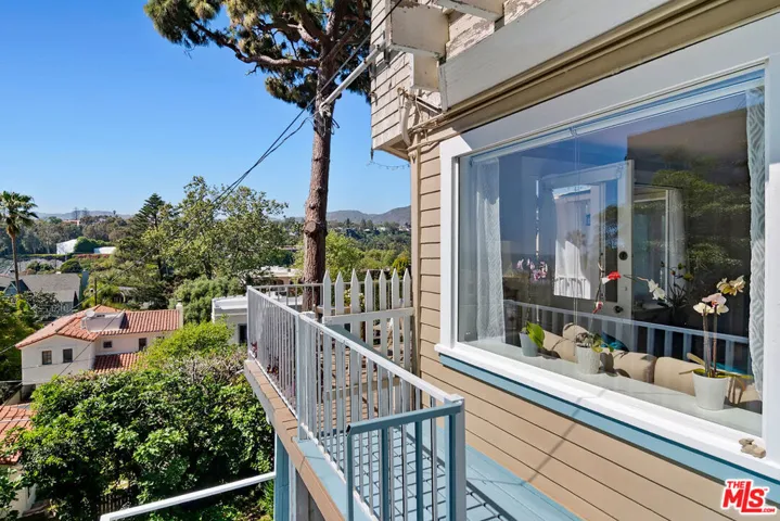 207 Ocean Avenue, Santa Monica, California 90402