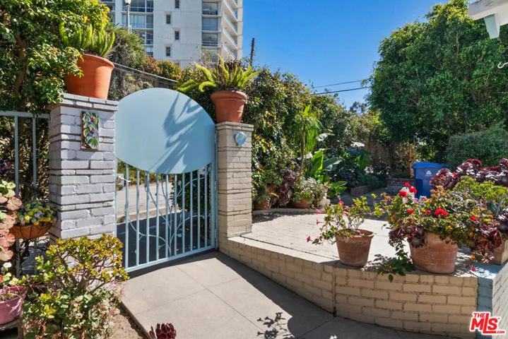207 Ocean Avenue, Santa Monica, California 90402
