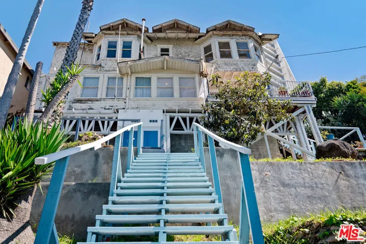 207 Ocean Avenue, Santa Monica, California 90402