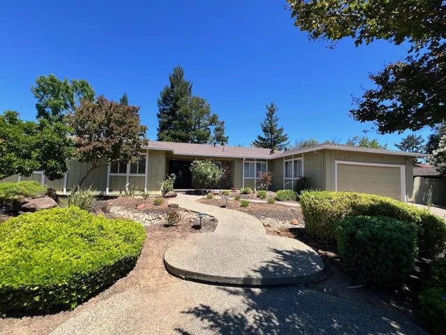 20607 Russell Lane, Saratoga, California 95070