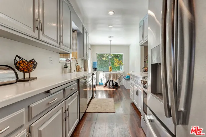 5003 Alhama Drive, Woodland Hills, California 91364