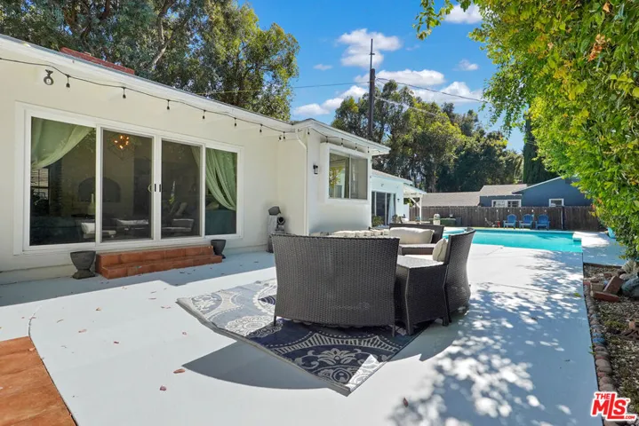 5003 Alhama Drive, Woodland Hills, California 91364