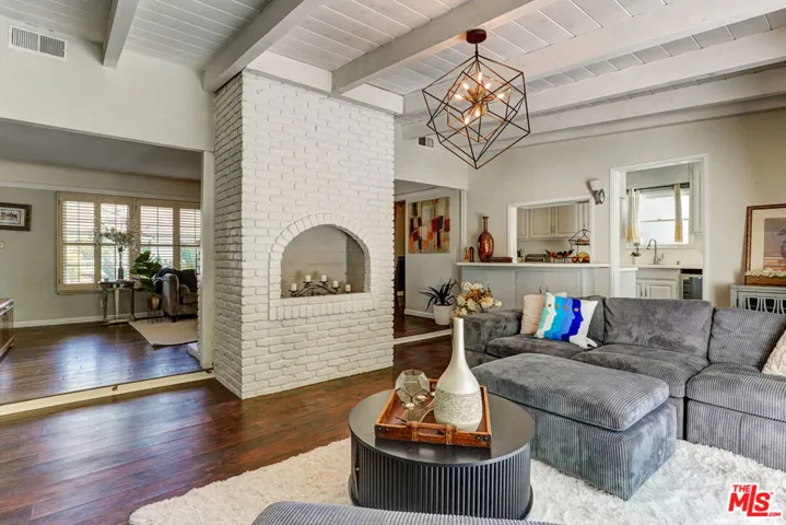 5003 Alhama Drive, Woodland Hills, California 91364