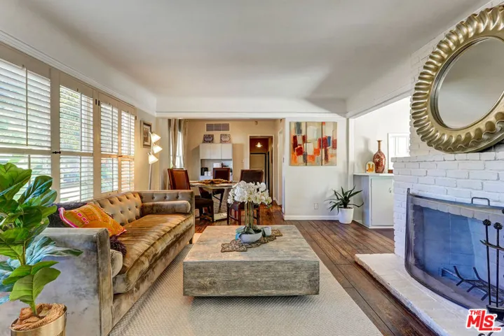 5003 Alhama Drive, Woodland Hills, California 91364