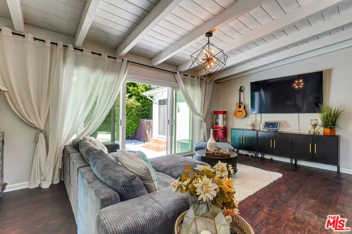 5003 Alhama Drive, Woodland Hills, California 91364