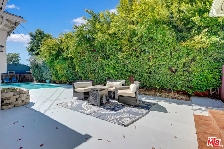 5003 Alhama Drive, Woodland Hills, California 91364