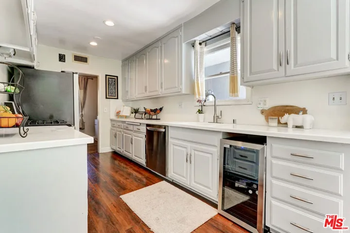 5003 Alhama Drive, Woodland Hills, California 91364