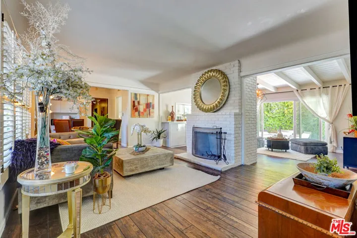 5003 Alhama Drive, Woodland Hills, California 91364