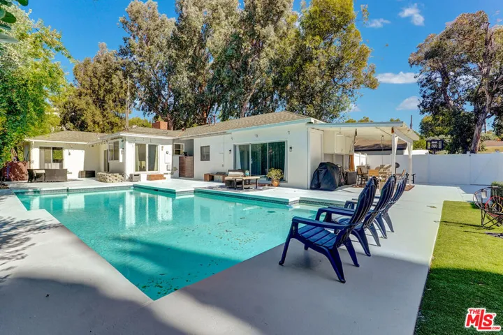 5003 Alhama Drive, Woodland Hills, California 91364