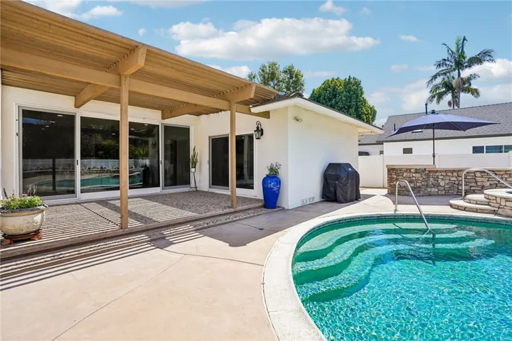 1041 E Burlinghall Drive, Long Beach, California 90807