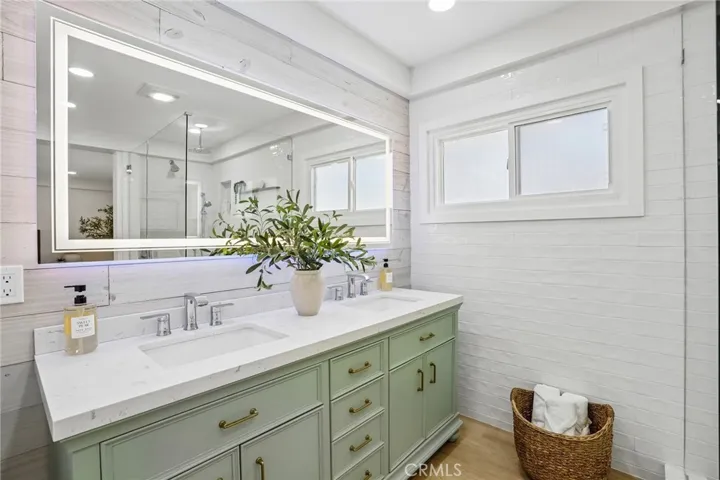 1041 E Burlinghall Drive, Long Beach, California 90807