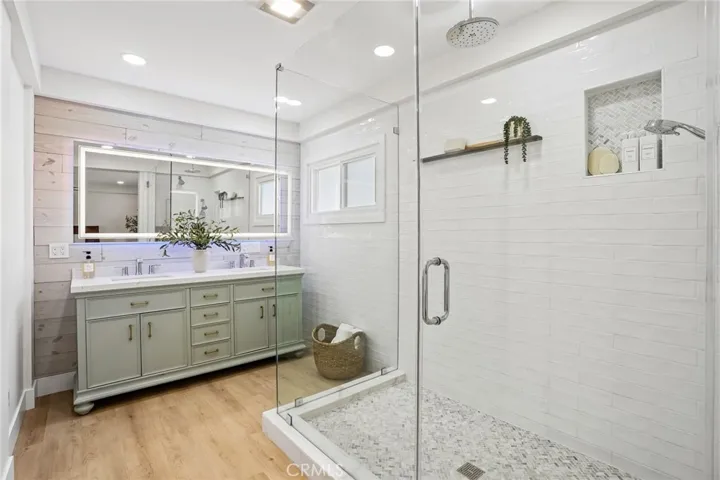 1041 E Burlinghall Drive, Long Beach, California 90807