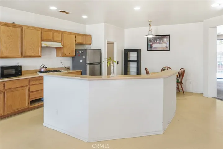 16026 Greyrock, Victorville, California 92395