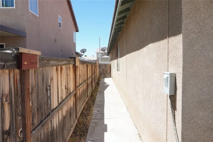 16026 Greyrock, Victorville, California 92395