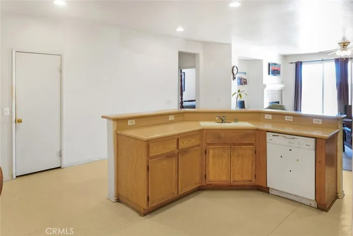 16026 Greyrock, Victorville, California 92395